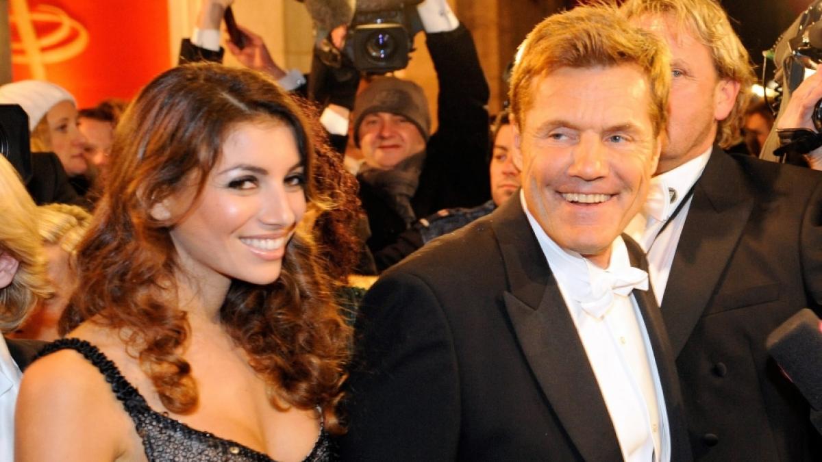 Poptitan Dieter Bohlen filmte seine Freundin Carina Walz im sexy Bikini auf den Malediven. (Foto)