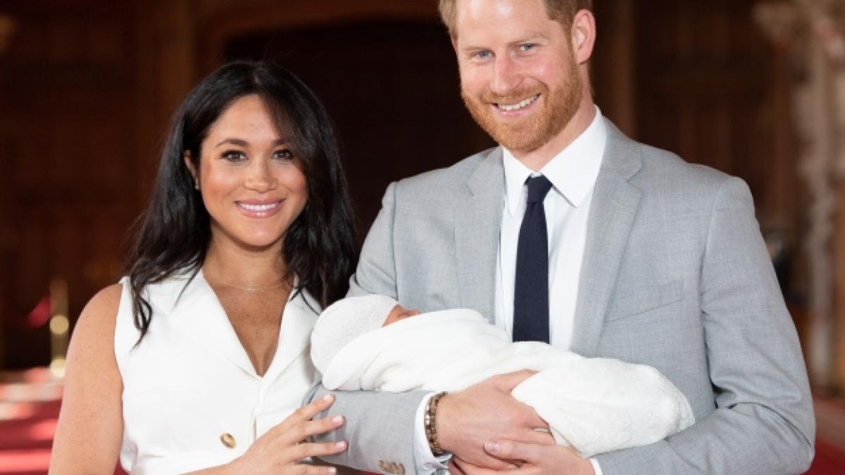 So lernte die Welt Archie Harrison Mountbatten-Windsor kennen: Meghan Markle und Prinz Harry pr&auml;sentieren der Welt ihren erstgeborenen Sohn, der am 6. Mai 2024 seinen f&uuml;nften Geburtstag feiert. (Foto)