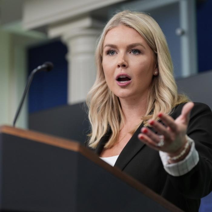 Diese Lobeshymne fliegt der Trump-Sprecherin jetzt um die Ohren