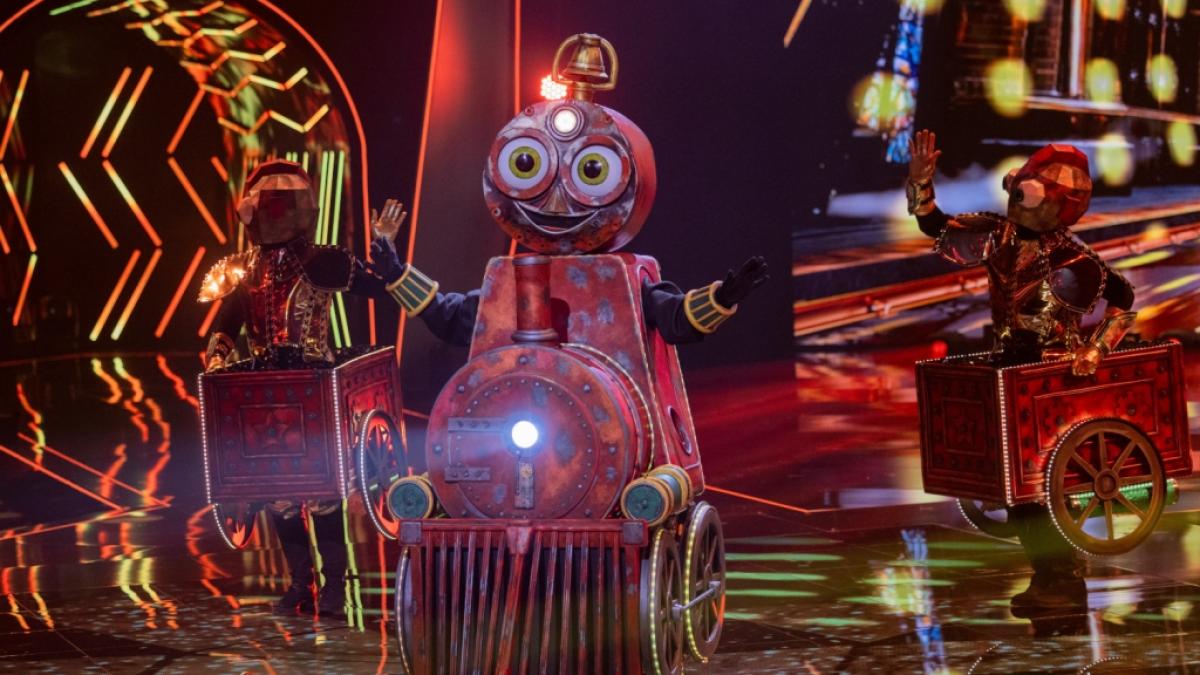 N&auml;chster Halt "The Masked Singer": Die Lokomotive gibt auf der TMS-B&uuml;hne Vollgas. Doch welcher Promi steckt hinter der Maske? (Foto)