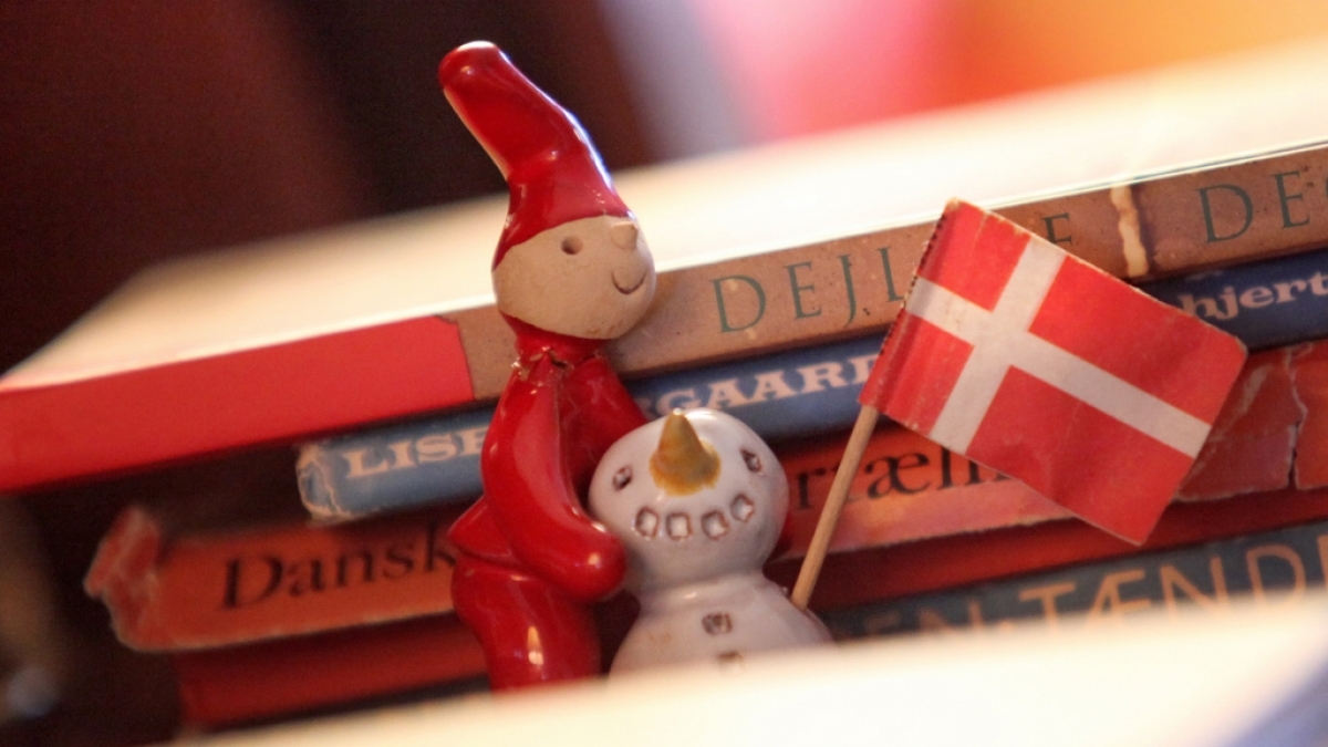 Rot-wei&szlig;e Weihnachten mit den kleinen Wichteln, den Nissen, in D&auml;nemark.&nbsp; (Foto)
