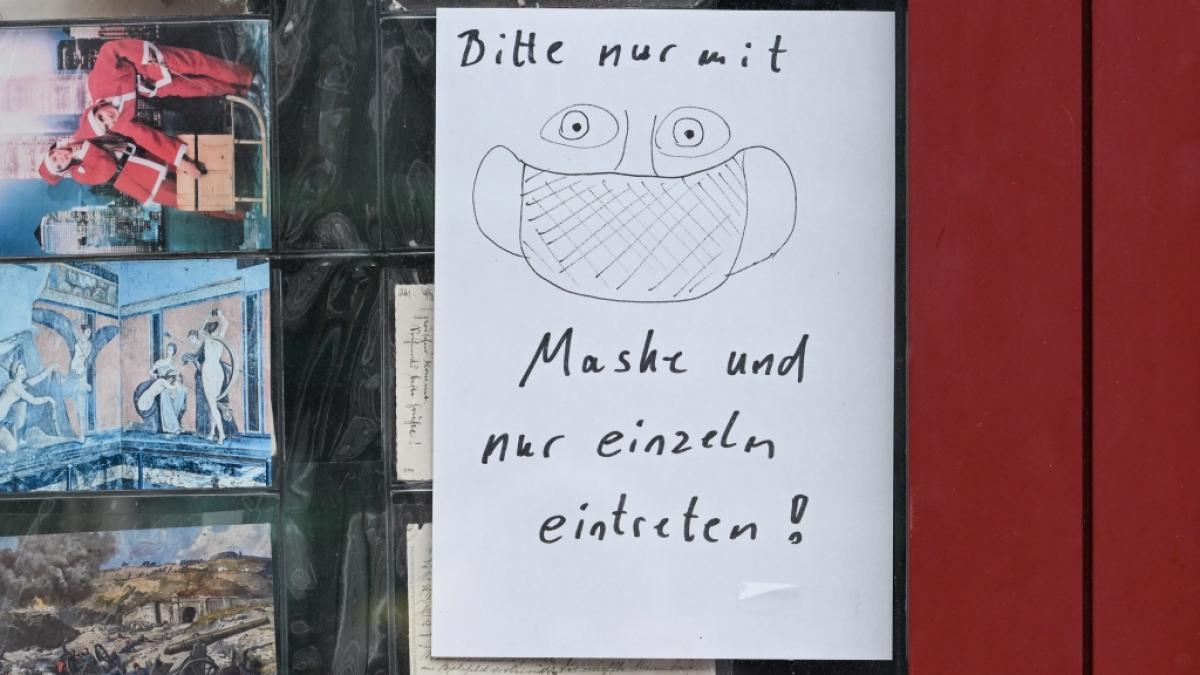Um die Zukunft der Maskenpflicht gibt es ordentlich Gerangel - wann und wo ist ein Mund-Nasen-Schutz nach Wegfall der bisherigen Coronaregeln zum 20. M&auml;rz noch Pflicht? (Foto)