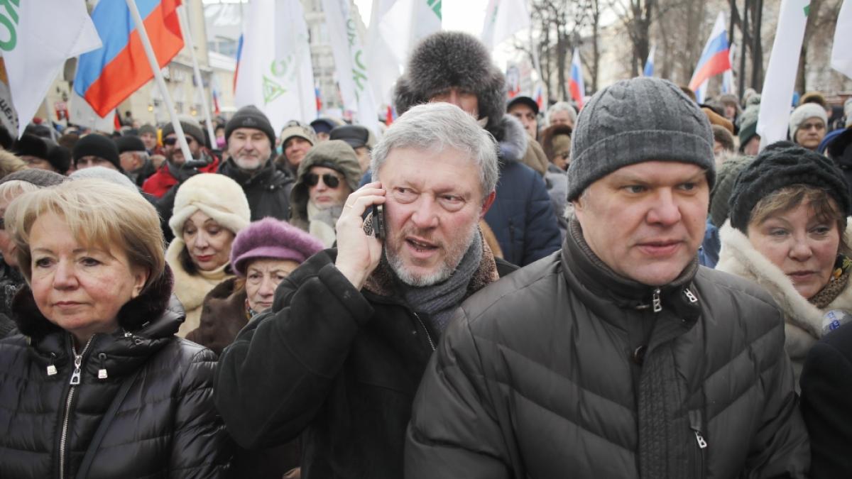 Putin-Gegner Grigori Jawlinski (Mitte) warnt vor den nuklearen Drohungen aus Russland. (Foto)