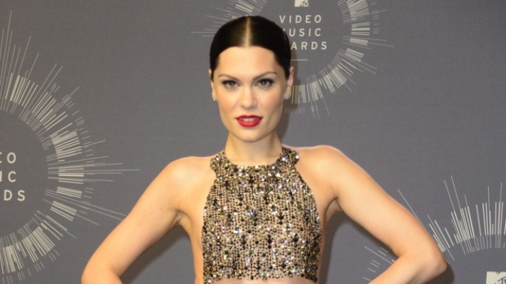 Jessie J hat ihre Fans mit einem Oben-ohne-Foto überrascht.