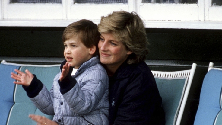 Lady Diana mit ihrem ältesten Sohn Prinz William im Jahr 1987.