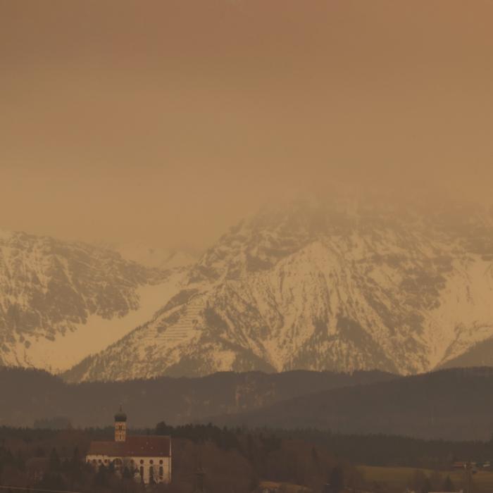 Meteorologen warnen erneut vor Blutregen! Irre Theorien zum Saharastaub im Netz