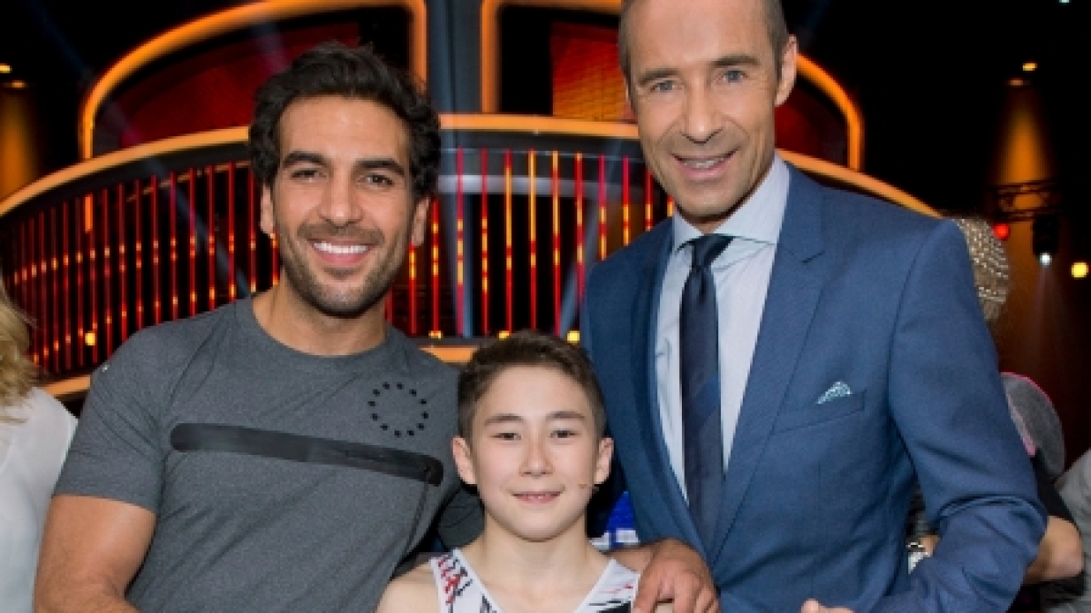 Elyas M&acute;Barek im knallharten Duell zwischen Klein und Gro&szlig;. Hat der Schauspieler tats&auml;chliche eine Chance gegen Kai Pflaumes kleine Kandidaten? (Foto)