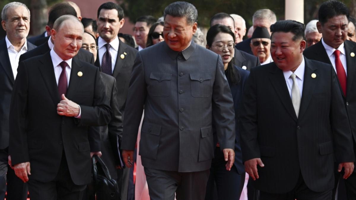 Am Rande einer Milit&auml;rparade anl&auml;sslich des 80. Jahrestages der Kapitulation Japans im Zweiten Weltkrieg hatten sich Wladimir Putin und Xi Jinping, hier mit Nordkorea-Machthaber Kim Jong Un, eine Menge zu erz&auml;hlen. (Foto)