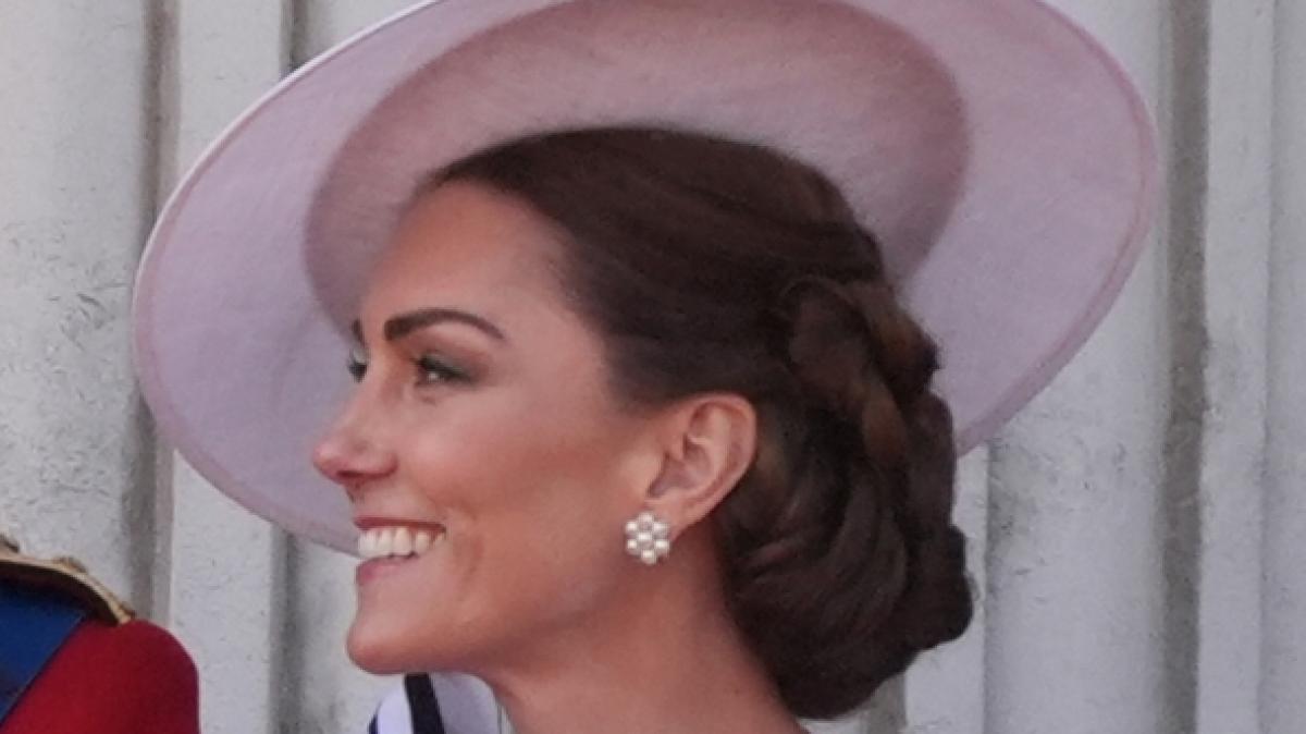 Die Strapazen der vergangenen Monate waren Prinzessin Kate bei ihrem Royals-Comeback, zumindest optisch, nicht anzusehen. (Foto)