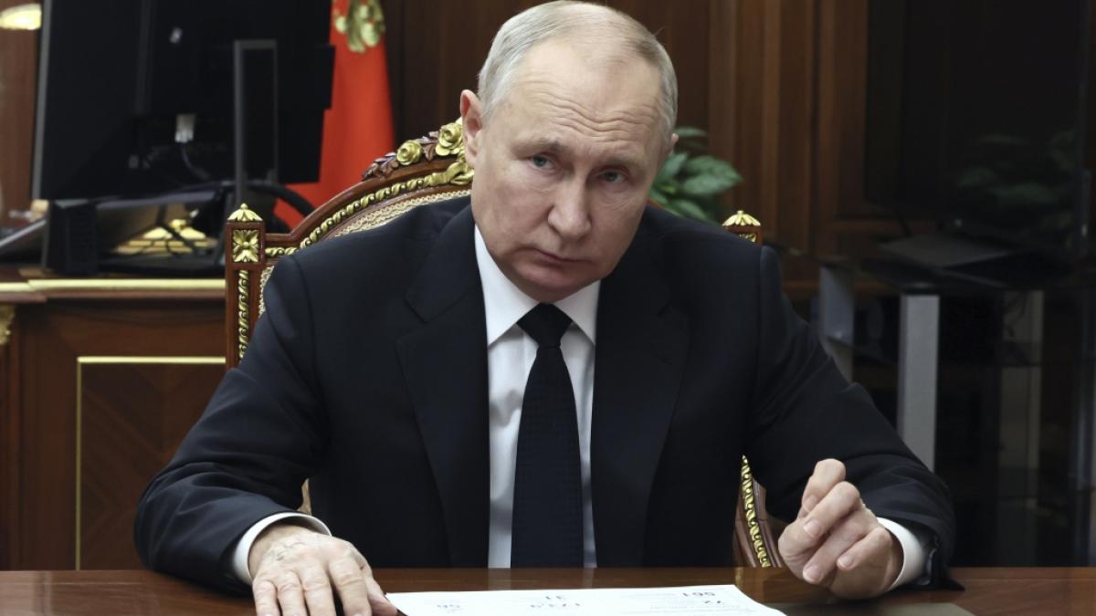 Immer wieder sterben prominente Kritiker Wladimir Putins - zuletzt war es der hochdekorierte Luftwaffen-Kommandeur Wladimir Swiridow, dessen verweste Leiche entdeckt wurde. (Foto)