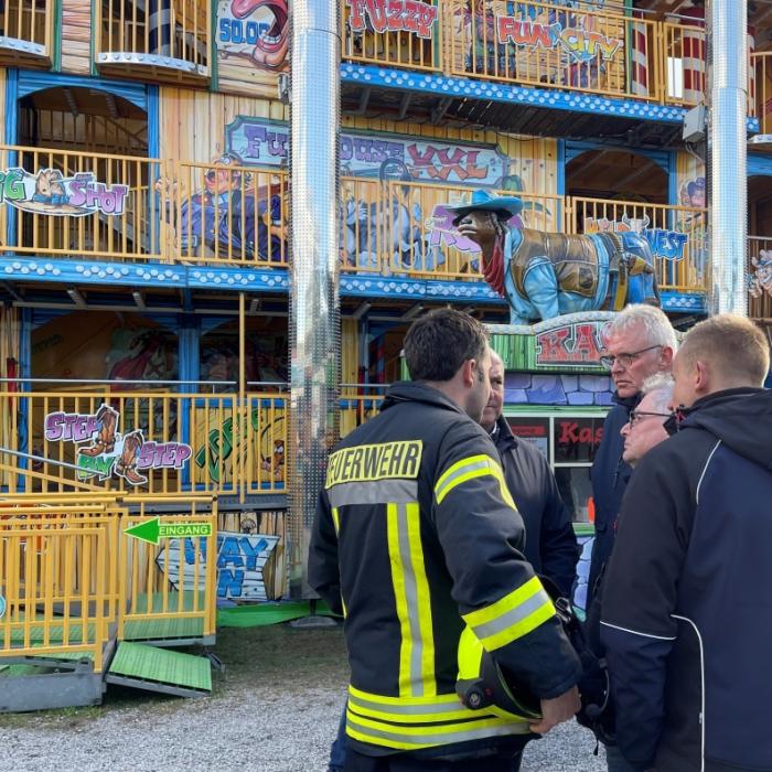Mann (39) stürzt von Kirmes-Attraktion in den Tod