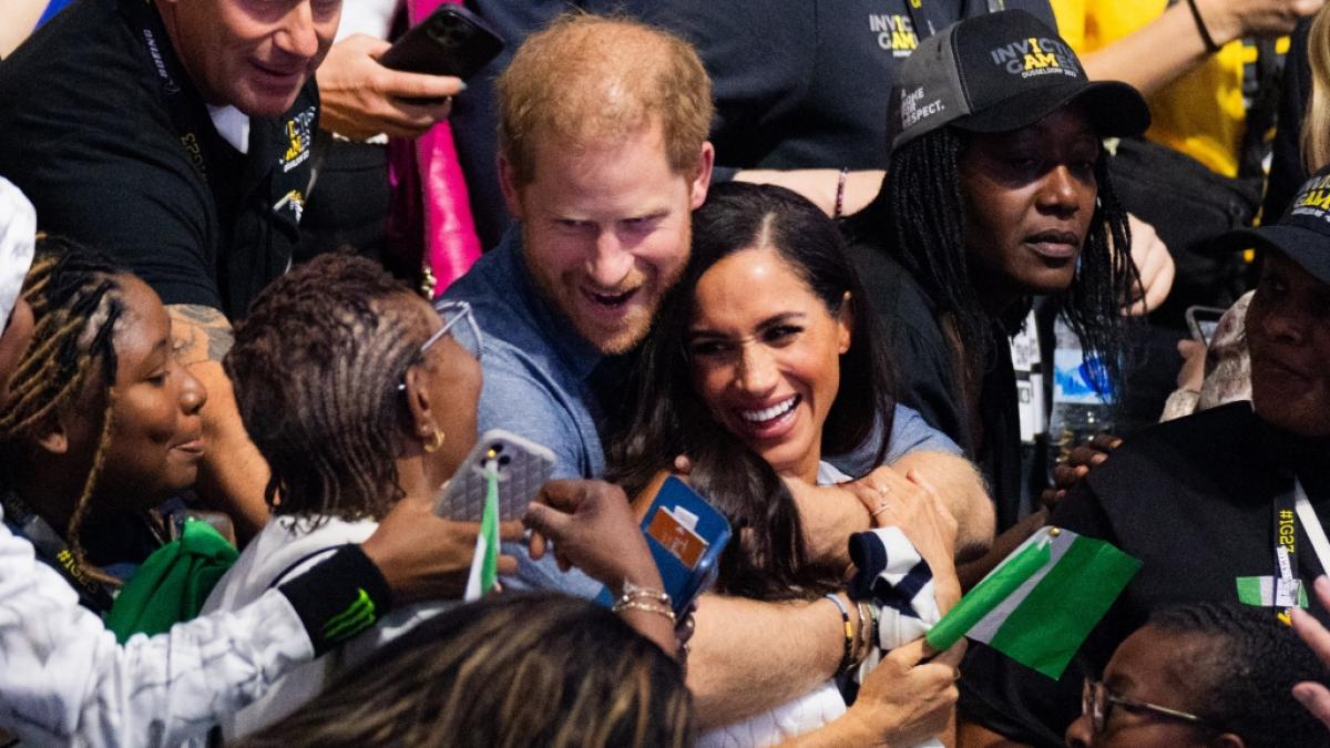 Bei den Invictus Games in D&uuml;sseldorf konnten Prinz Harry und Meghan Markle kaum die Finger voneinander lassen - hinter den Kulissen soll die Trennung jedoch bereits in vollem Gange sein. (Foto)