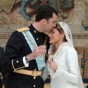 Zur Hochzeit des Thronfolgerpaares kamen 1.400 Gäste aus Hochadel, Politik und öffentlichem Leben.