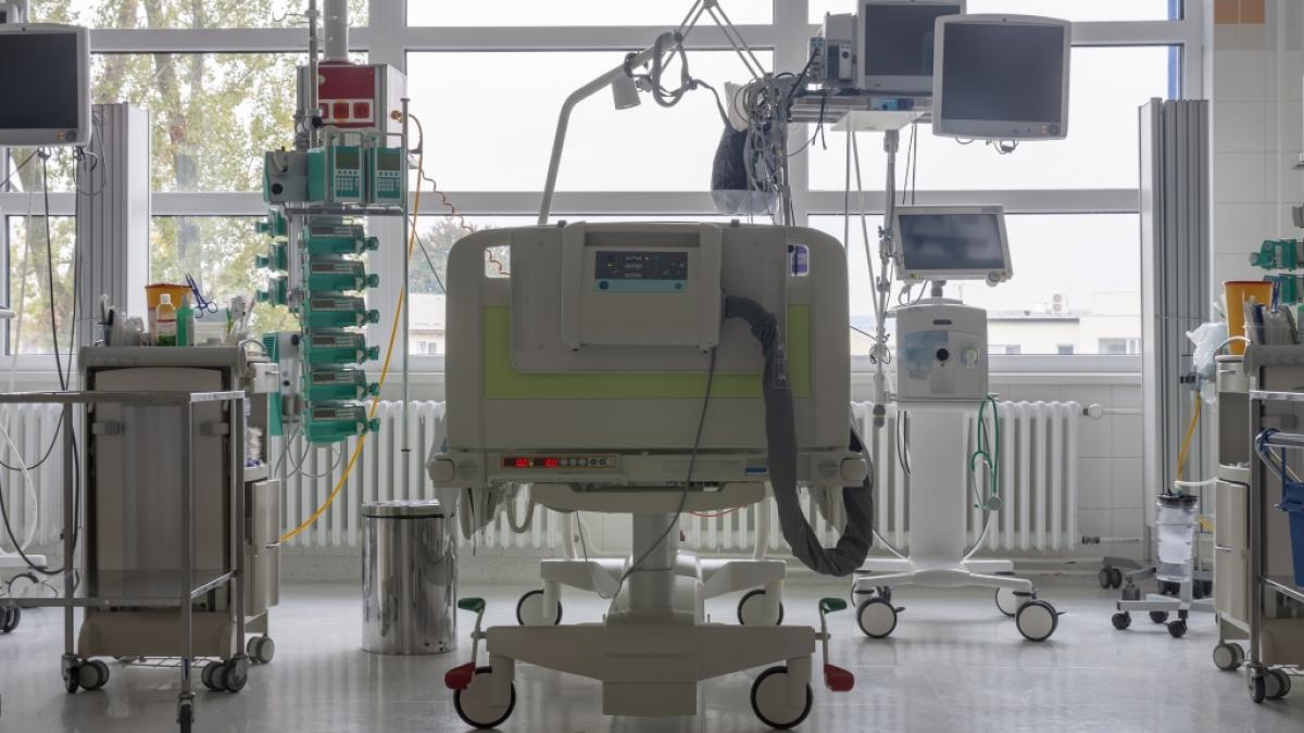 Eine junge Mutter aus Schottland infizierte sich trotz zweifacher Impfung mit dem Coronavirus - wenig sp&auml;ter ist sie mit nur 28 Jahren gestorben (Symbolbild). (Foto)
