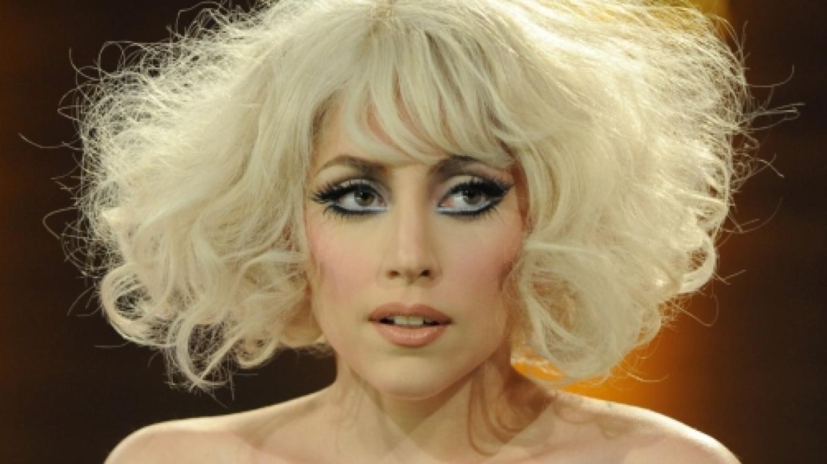 "Lady Gaga" kurz nach der Ver&ouml;ffentlichung ihrer Single "Telephone" im Jahr 2009 bei der Fernsehsendung "Wetten, dass...?" im deutschen TV (Foto)