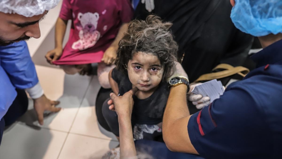 Im Ahli Arab Krankenhaus in Gaza-Stadt sind nach Angaben des dortigen Gesundheitsministeriums durch einen Raketeneinschlag Hunderte Menschen get&ouml;tet und verletzt worden. Die genaue Zahl der Todesopfer war zun&auml;chst unklar. (Foto)