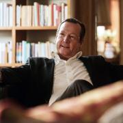 Robert Rediger (Matthias Brandt), der neue Präsident der Pariser Universität, schwärmt über den religiösen Islam.
