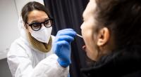 Die Coronavirus-Variante Omikron BA.5 ist auf dem Vormarsch - und scheint mit anderen Symptomen einherzugehen als frühere Virusvarianten.