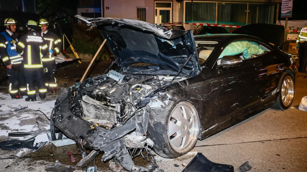Ein schwerer Autounfall in Ludwigsburg (Baden-W&uuml;rttemberg) hat zwei Menschenleben gefordert. (Foto)