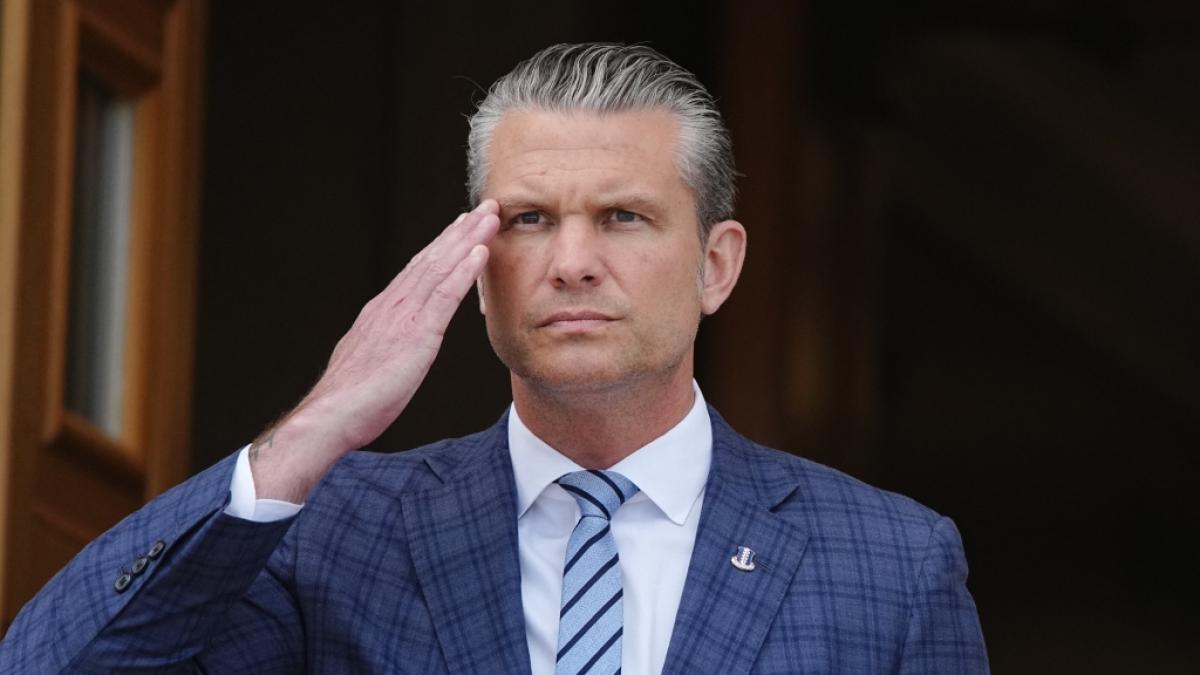 US-Soldat stirbt bei Milit&auml;r-Show &ndash; jetzt hagelt es scharfe Kritik an Verteidigungsminister Pete Hegseth. (Foto)