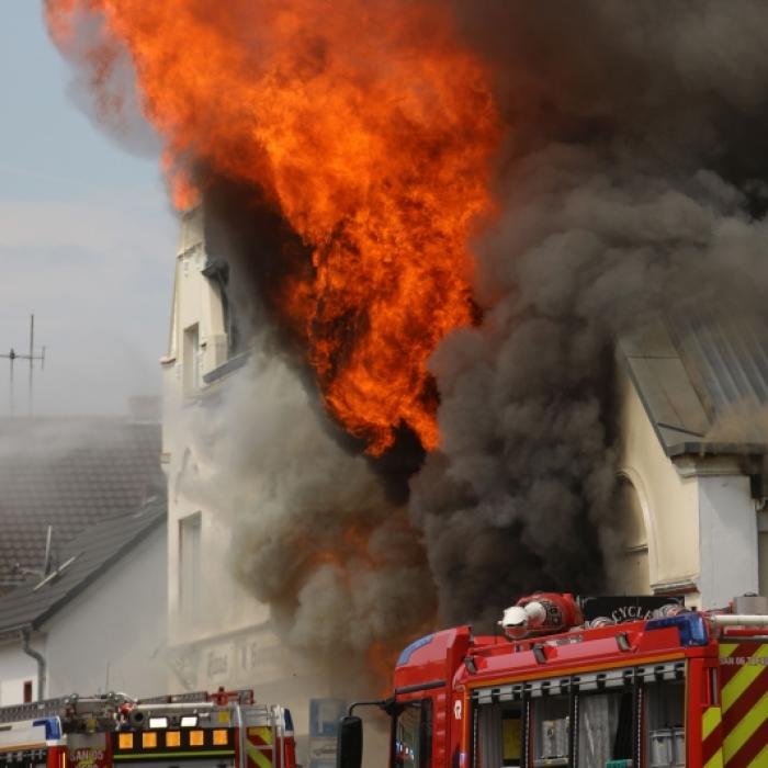 Motorradshop in Brand - Zwei Feuerwehrleute bei Löscheinsatz gestorben