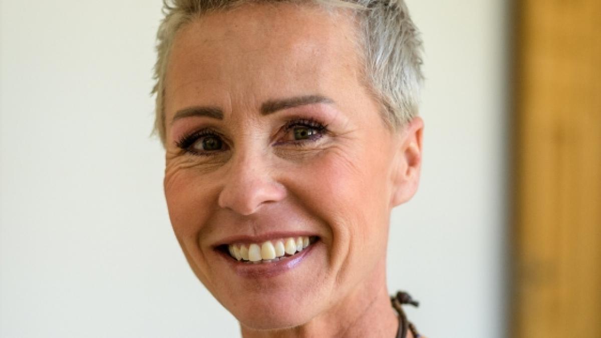 Wen begr&uuml;&szlig;t Moderatorin Sonja Zietlow 2023 im Dschungelcamp? (Foto)