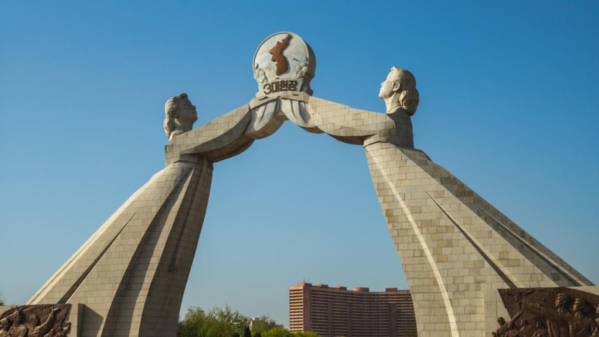 Der Vereinigungsbogen am Rande der nordkoreanischen Hauptstadt zeigte urspr&uuml;nglich zwei Frauen, die ein Emblem der gesamten koreanischen Halbinsel halten. (Foto)