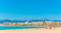 An der Playa de Plama auf Mallorca sollen sechs Deutsche eine Urlauberin missbraucht haben.