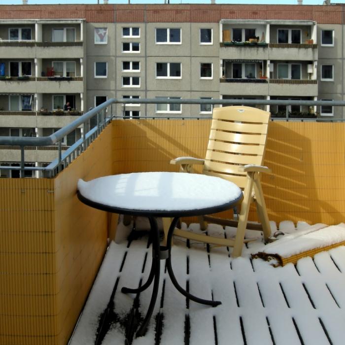 Sie sollte erfrieren! Mutter sperrt Tochter bei Minusgraden auf Balkon