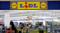 Lidl ist mit geschätzten 45 Milliarden Euro Umsatz die Nummer zwei am Markt, der Leumund ist zugleich nicht der Beste.
