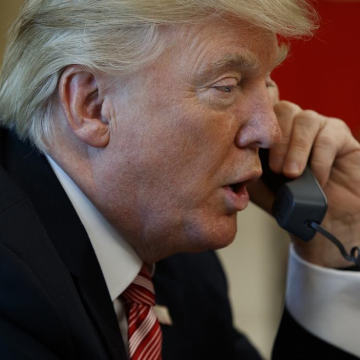 US-Präsident hilft Skandal-Kumpel mit Geheimtelefonat aus der Patsche