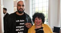Meltem Kaptan (r.) gemeinsam mit ihrem Comedy-Kollegen Abdelkarim beim 