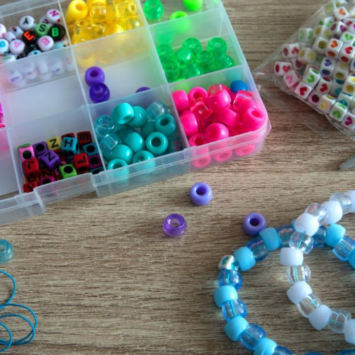 So basteln Sie Ihr eigenes Swiftie-Friendship-Bracelet