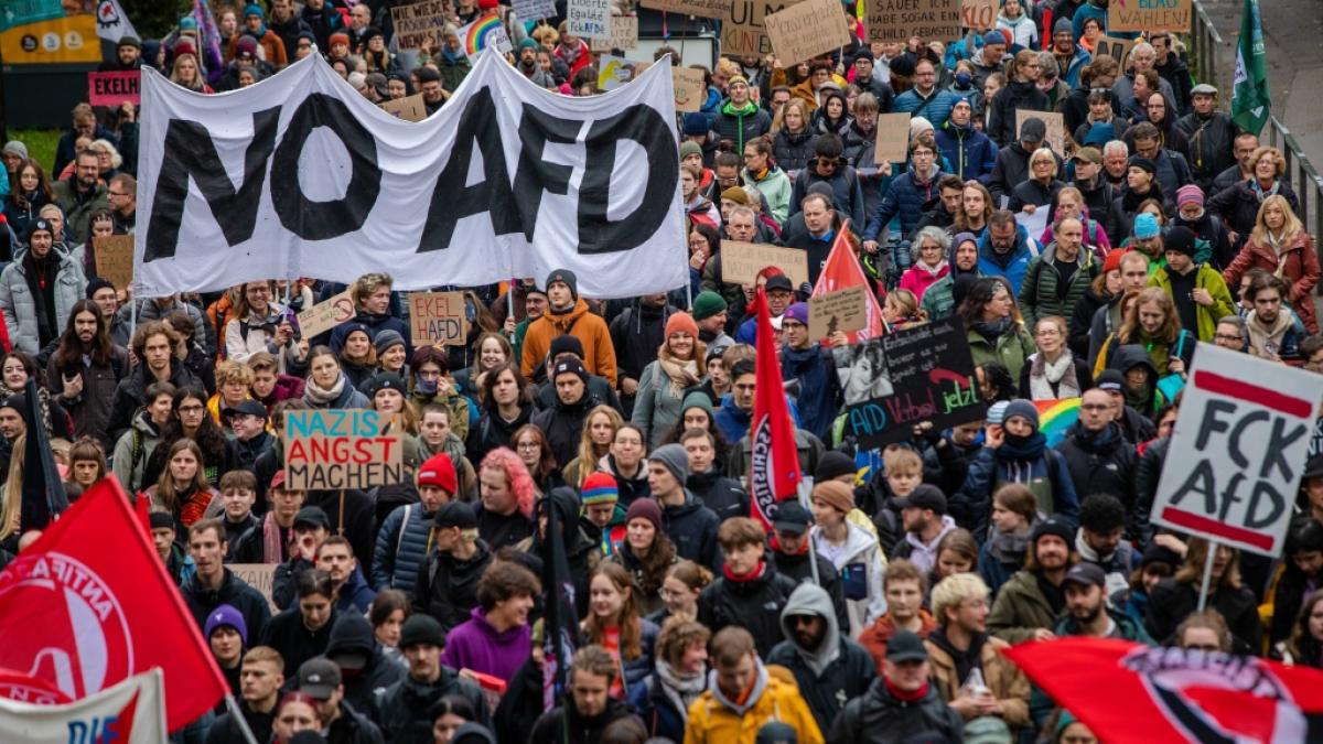 Gegen die menschen- und demokratieverachtende Politik der AfD gehen auch im September 2026 wieder bundesweit Menschen bei Demonstrationen auf die Stra&szlig;e. (Foto)