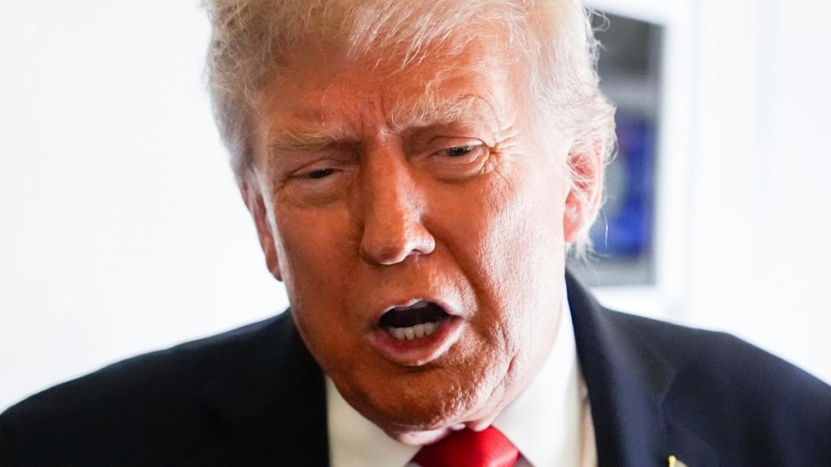 Donald Trump reagierte geschmeichelt, nachdem ihn seine politische Gegnerin Hillary Clinton f&uuml;r den Friedensnobelpreis ins Spiel brachte. (Foto)