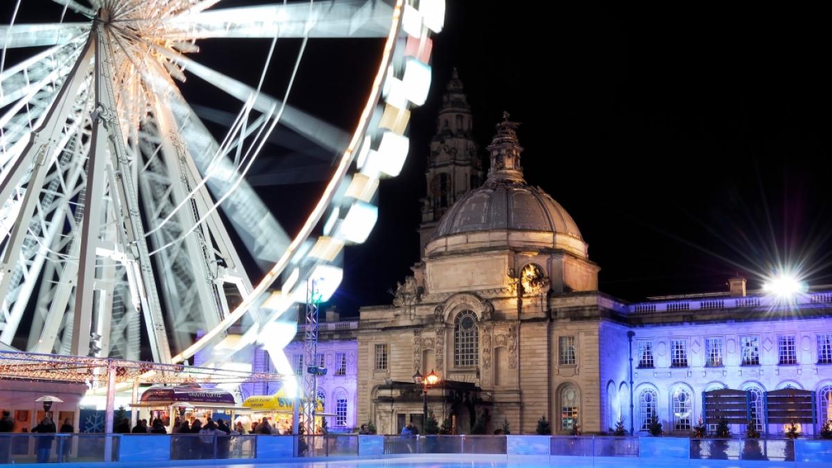 Bei einem Unfall im "Cardiff's Winter Wonderland" sind mehrere Personen aus einem Fahrgesch&auml;ft gest&uuml;rzt. (Foto)