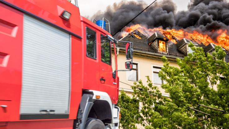 In Neunkirchen wurden die Leichen eines Lehrerpaares nach einem Hausbrand gefunden. (Symbolfoto)