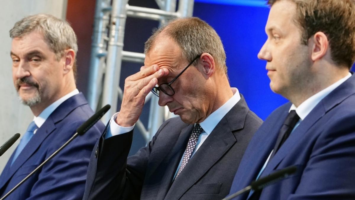 Schon vor dem Start knirscht es in der Koalition von Friedrich Merz (Mitte). (Foto)