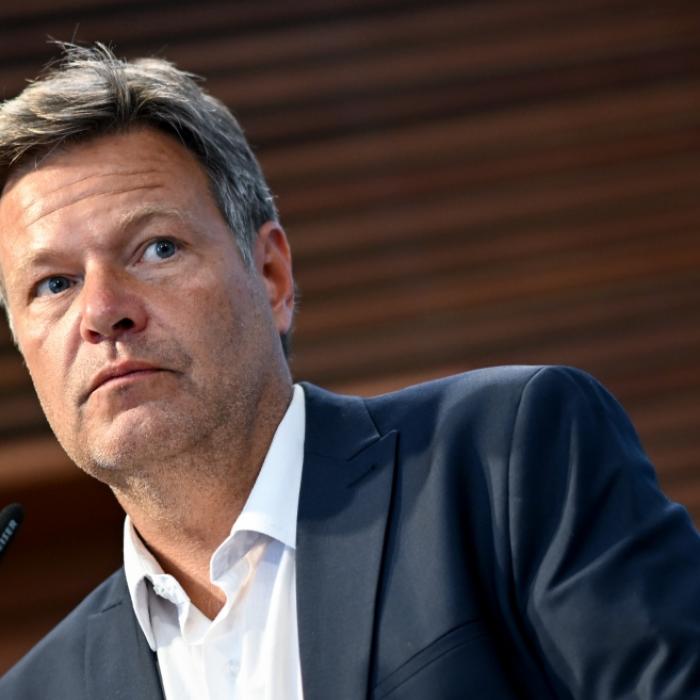 Nur noch 12 Grad in Arbeitsräumen! So will Habeck nun Energie sparen