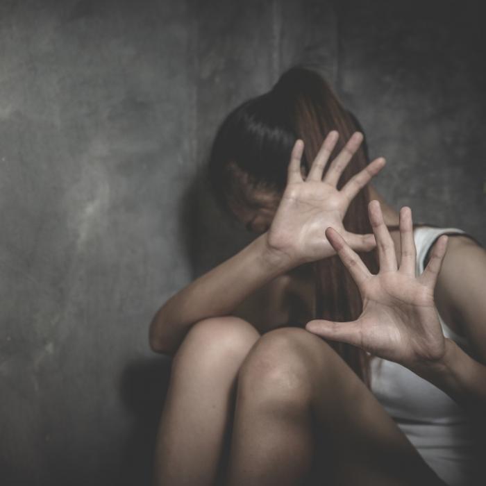 Lehrerin von Jugend-Bande vergewaltigt und geschwängert