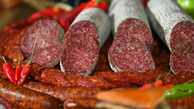 Bei Netto verkaufte Minisalamis sind mit Salmonellen belastet und werden zurückgerufen. (Symbolbild)