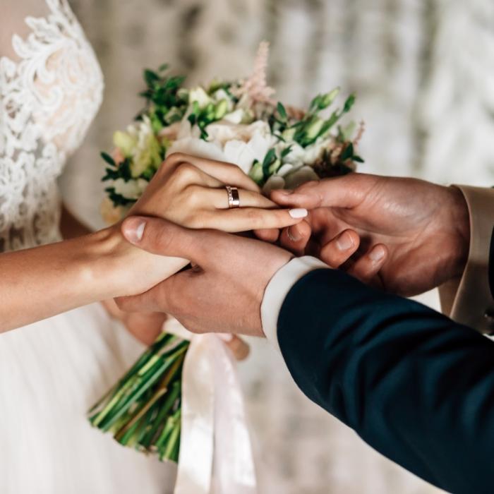 Irre Zwangsheirat! TV-Star musste ihren Stief-Opa heiraten