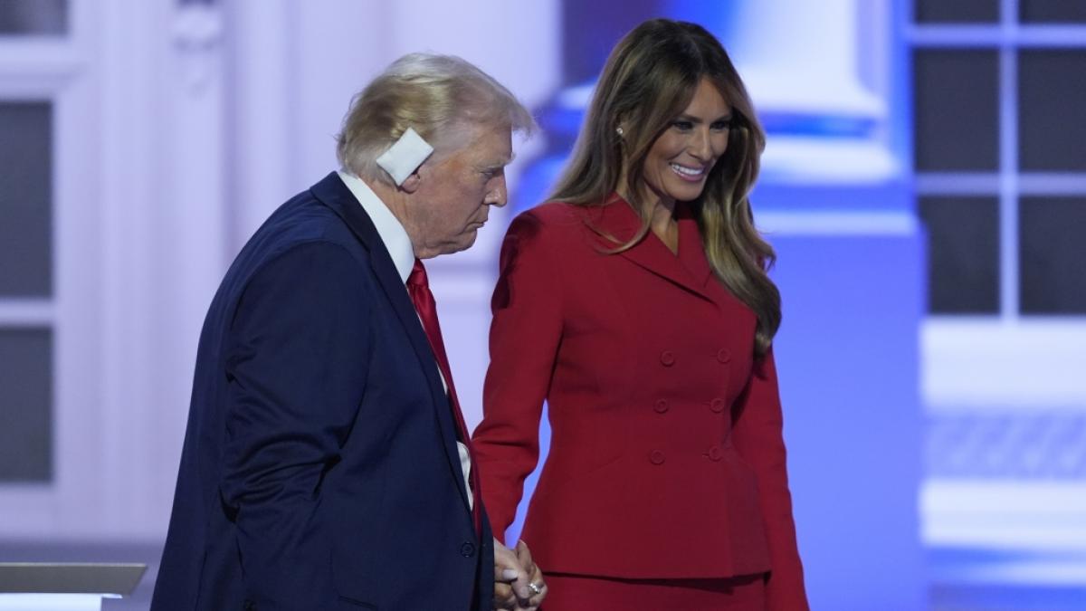 Hand in Hand pr&auml;sentierten sich Donald Trump und Ehefrau Melania als geschlossene Einheit. (Foto)