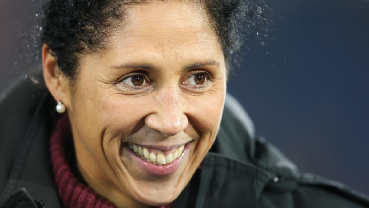 Ex-Profifu&szlig;ballerin Steffi Jones tauscht das runde Leder im Fr&uuml;hjahr 2020 gegen Tanzschuhe ein und geht als Kandidatin bei "Let's Dance" an den Start. (Foto)