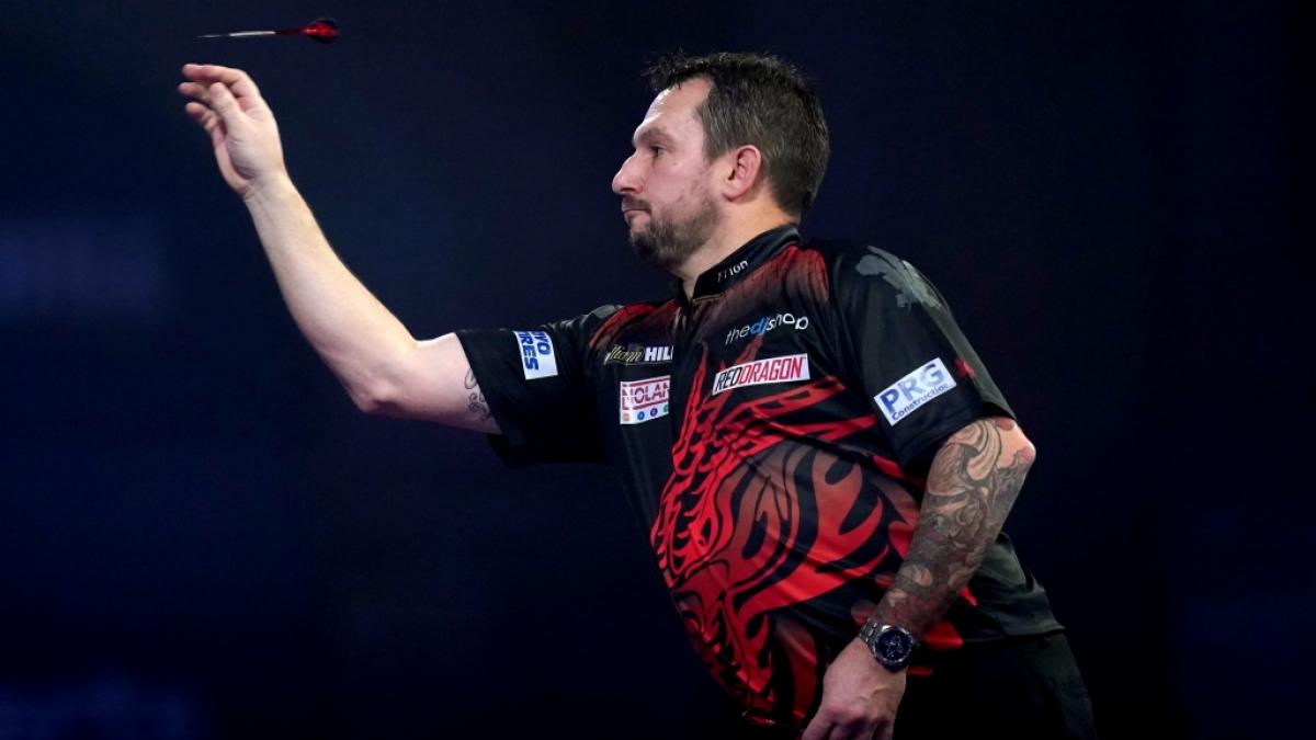 Darts-Profi Jonny Clayton konnte sich mit seinem Triumph bei den PDC Masters 2021 in Milton Keynes einen Platz in der Premier League sichern. (Foto)
