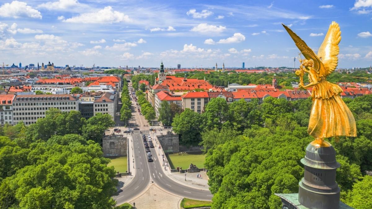 Der M&uuml;nchner Friedensengel vor der Prinzregentenstra&szlig;e. Aktuelle Nachrichten aus und &uuml;ber M&uuml;nchen hier auf news.de. (Foto)