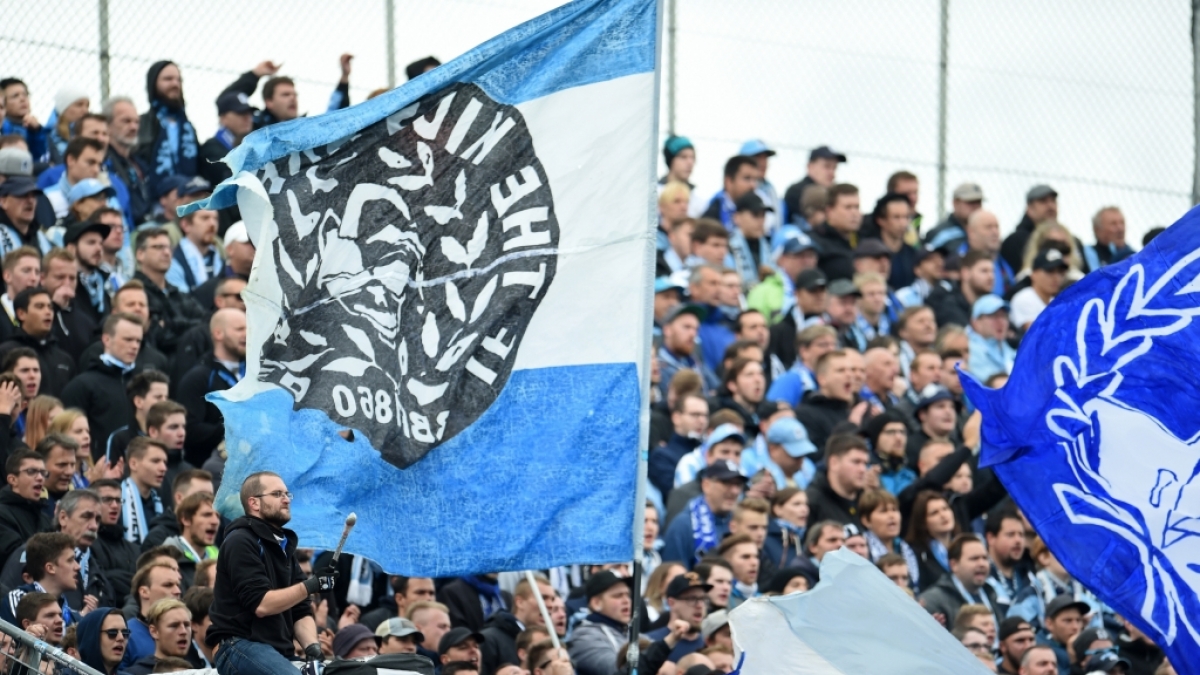 Mit Trommeln und Fahnen unterst&uuml;tzen die Fans den TSV 1860 M&uuml;nchen. (Symbolbild) (Foto)