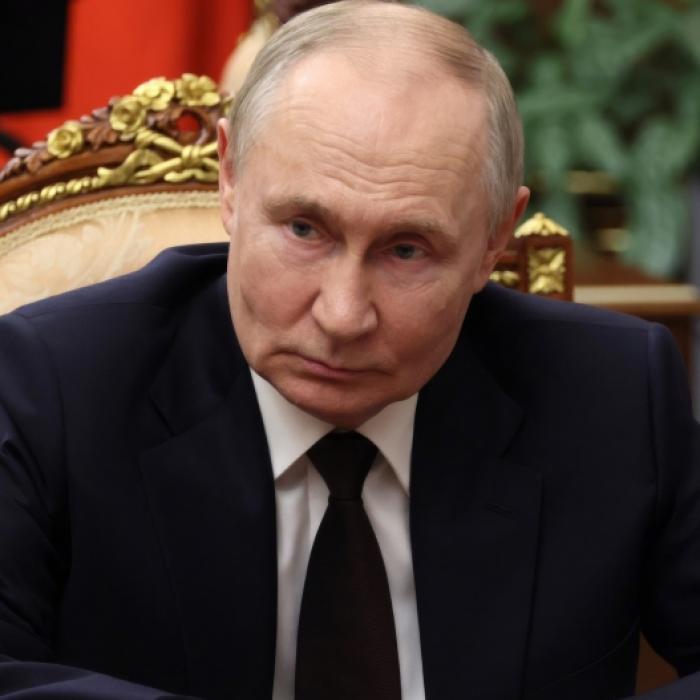 Kreml-Kriegskasse unter Beschuss - Putin-Raffinerie geht in Flammen auf