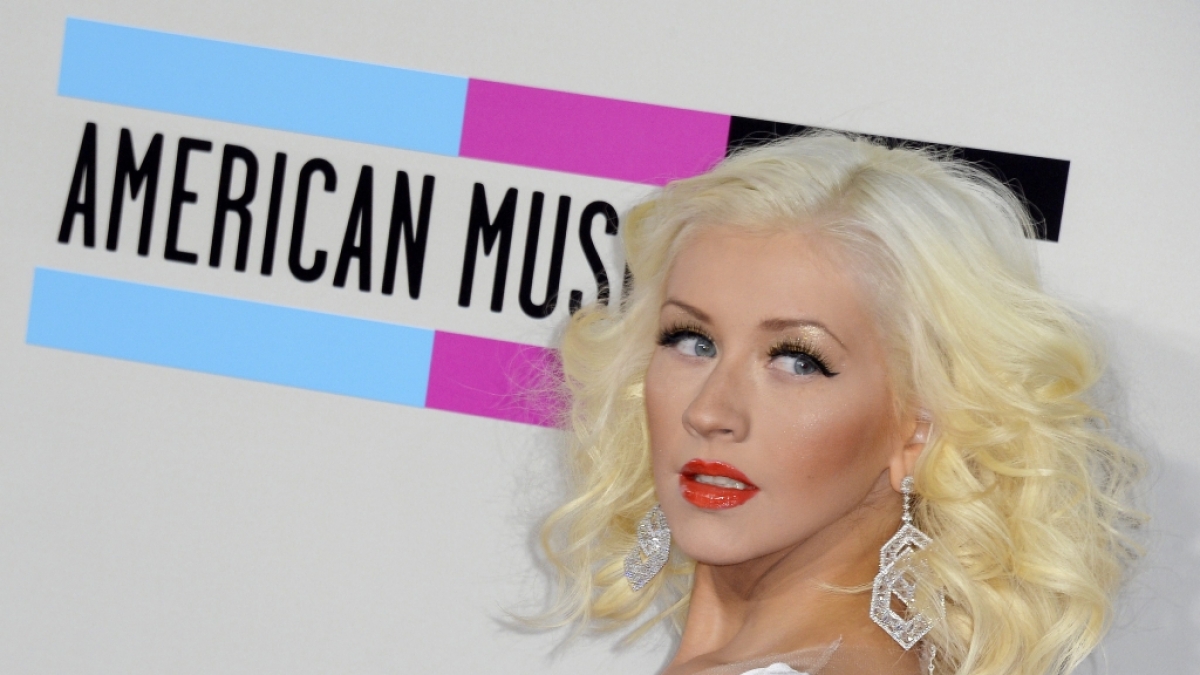 Auf Instagram bot Christina Aguilera ihren Fans eine Wet-T-Shirt-Show im nassen roten Kleid. (Foto)
