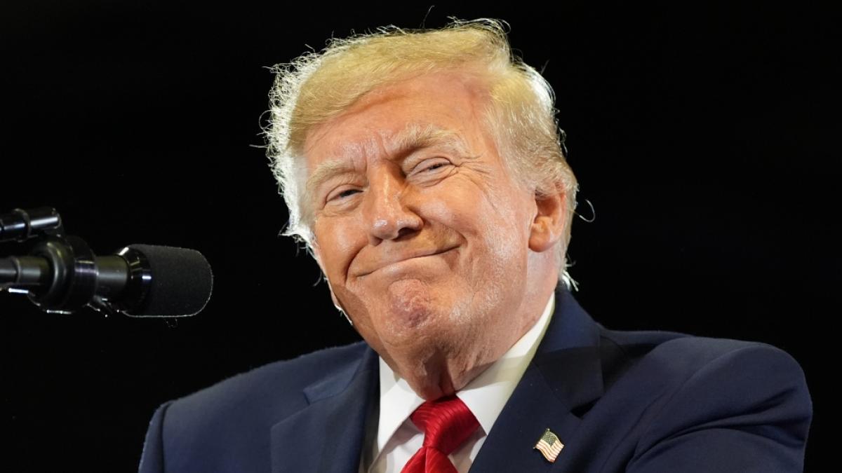 Donald Trump schw&auml;rmte auf der B&uuml;hne von seiner jungen, gutaussehenden Beraterin. (Foto)
